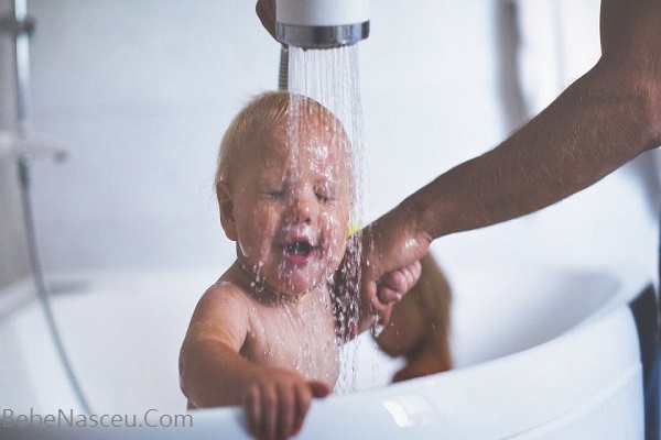 O que fazer para o bebê não chorar após o banho?