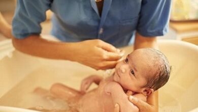 Quais são os primeiros cuidados com o bebê recém-nascido?