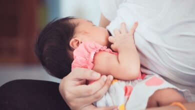 Quantas vezes por dia devo amamentar meu bebê recém-nascido?